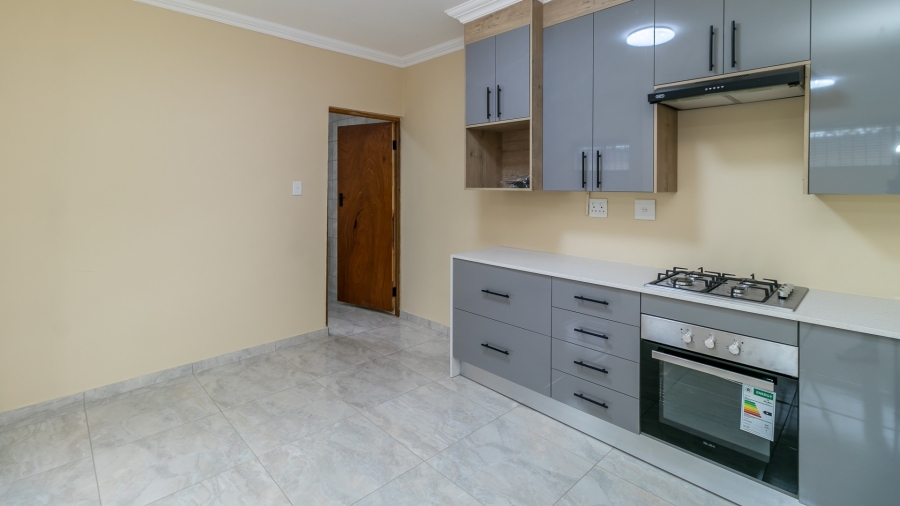 To Let 1 Bedroom Property for Rent in Glen Austin Gauteng