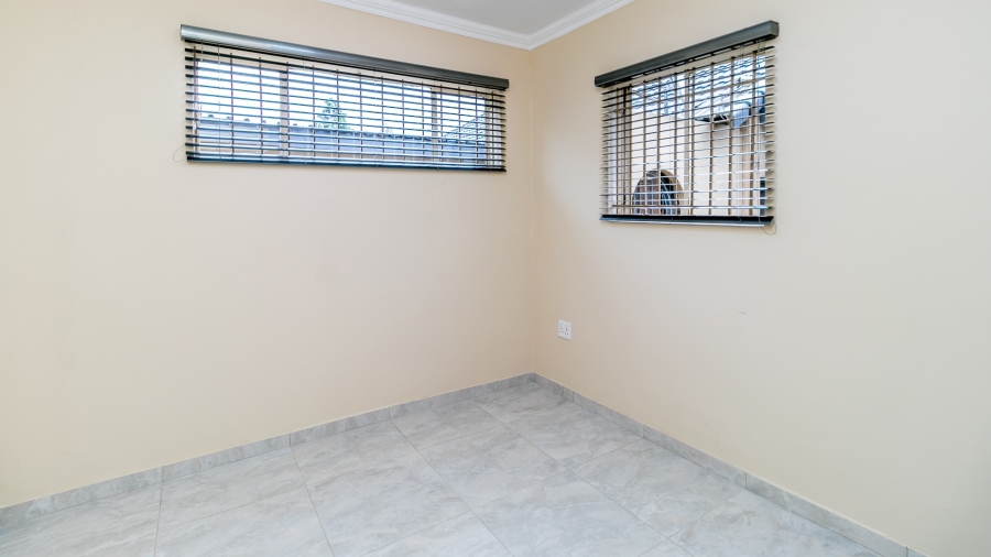 To Let 1 Bedroom Property for Rent in Glen Austin Gauteng