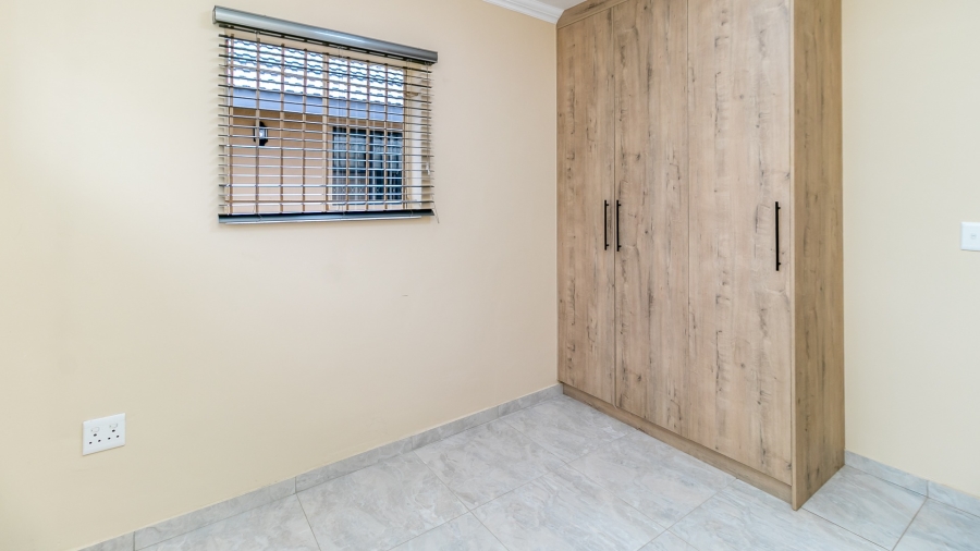 To Let 1 Bedroom Property for Rent in Glen Austin Gauteng