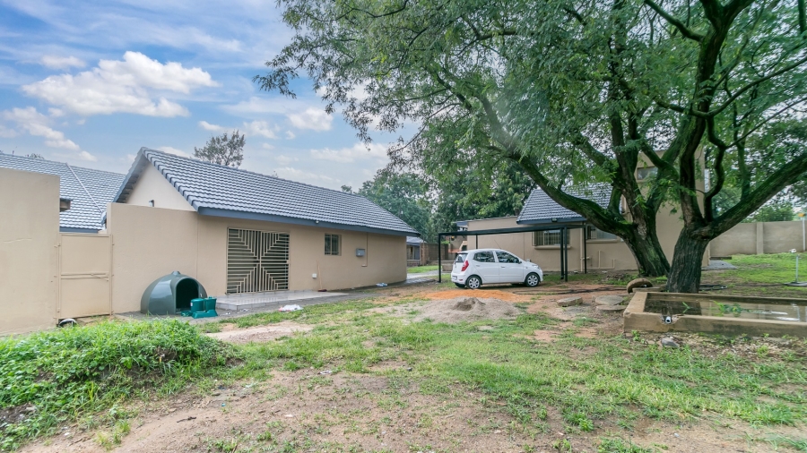 To Let 1 Bedroom Property for Rent in Glen Austin Gauteng