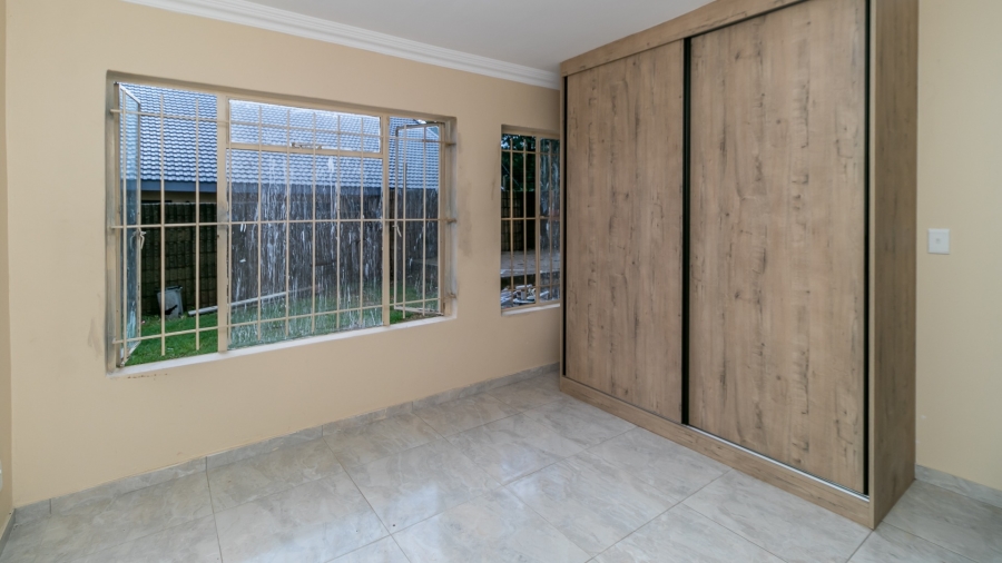 To Let 3 Bedroom Property for Rent in Glen Austin Gauteng