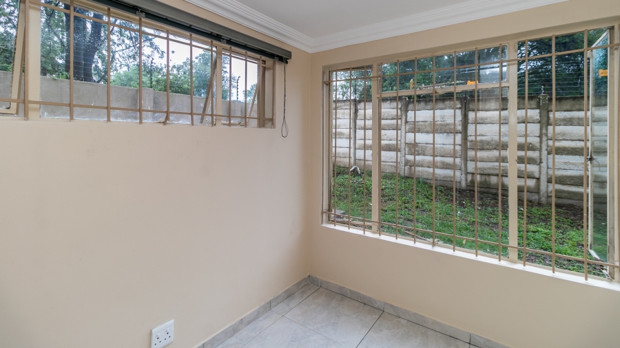 To Let 3 Bedroom Property for Rent in Glen Austin Gauteng