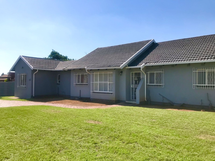 3 Bedroom Property for Sale in Verwoerdpark Gauteng