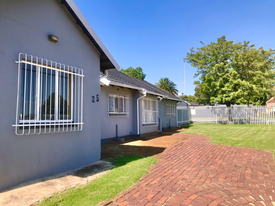 3 Bedroom Property for Sale in Verwoerdpark Gauteng