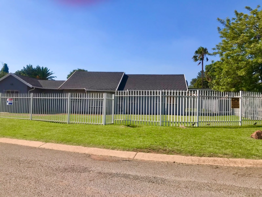 3 Bedroom Property for Sale in Verwoerdpark Gauteng