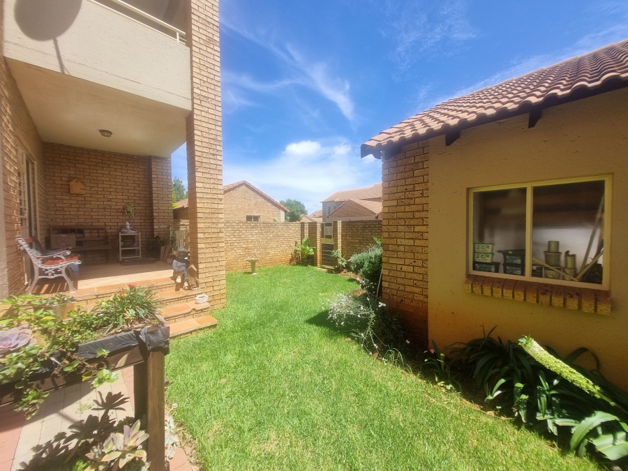 To Let 2 Bedroom Property for Rent in Boardwalk Villas Gauteng