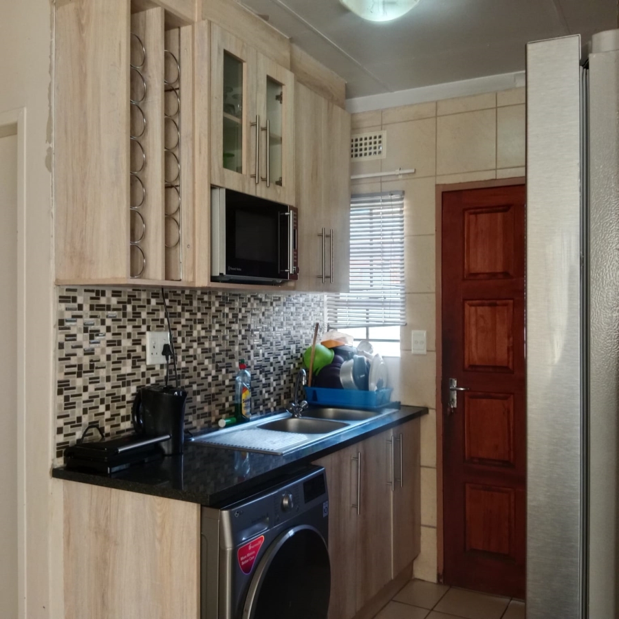 3 Bedroom Property for Sale in Clayville Gauteng