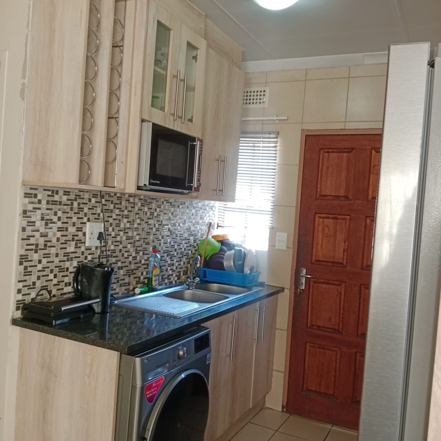 3 Bedroom Property for Sale in Clayville Gauteng