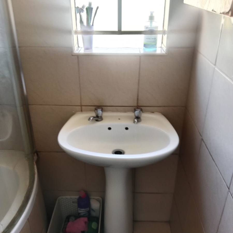 3 Bedroom Property for Sale in Clayville Gauteng