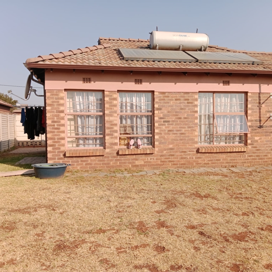 3 Bedroom Property for Sale in Clayville Gauteng