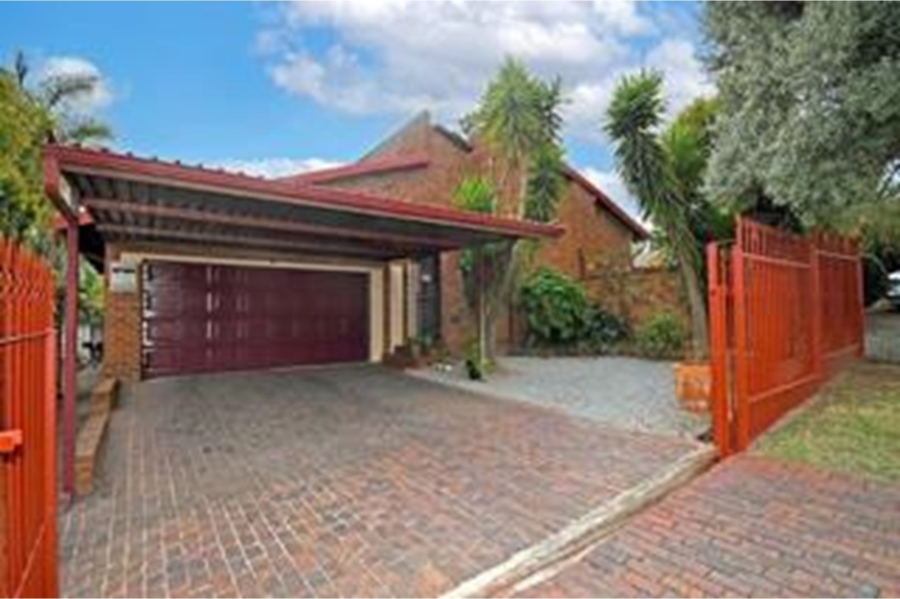 3 Bedroom Property for Sale in Marais Steyn Park Gauteng