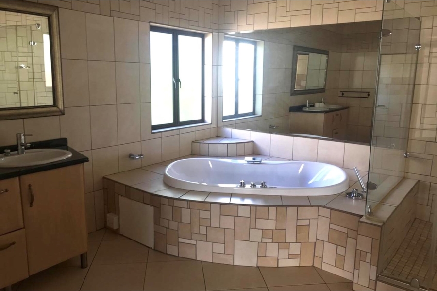 7 Bedroom Property for Sale in Dainfern Golf Estate Gauteng