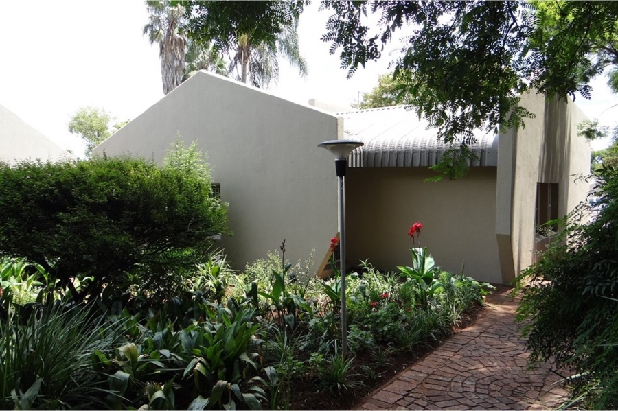 3 Bedroom Property for Sale in Die Hoewes Gauteng