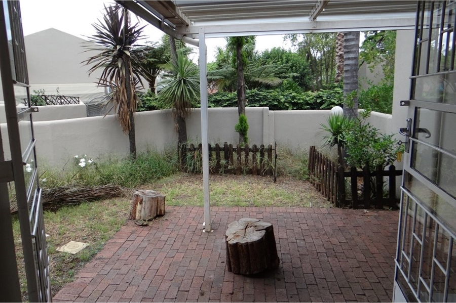 3 Bedroom Property for Sale in Die Hoewes Gauteng