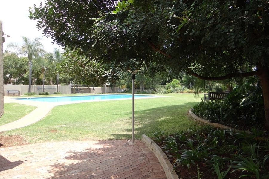 3 Bedroom Property for Sale in Die Hoewes Gauteng