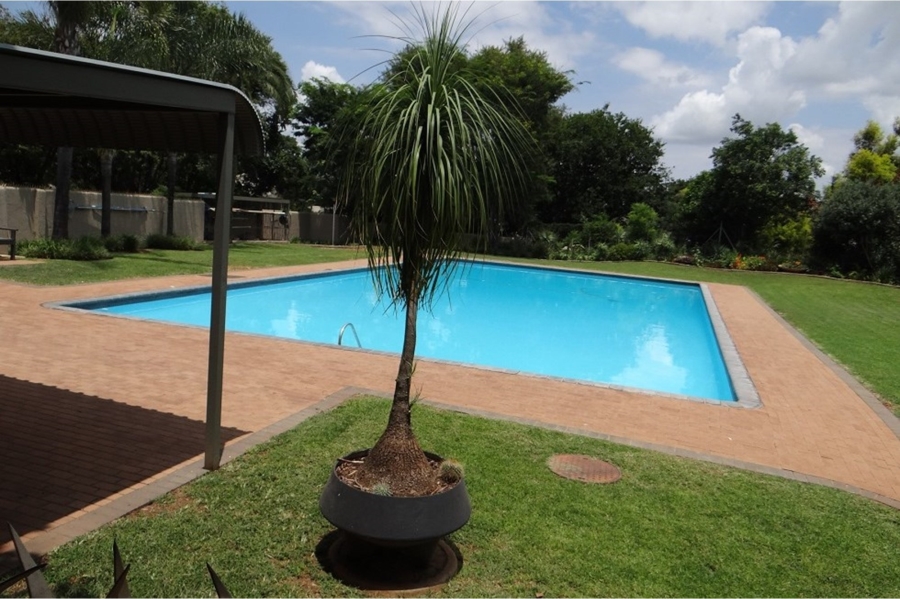 3 Bedroom Property for Sale in Die Hoewes Gauteng