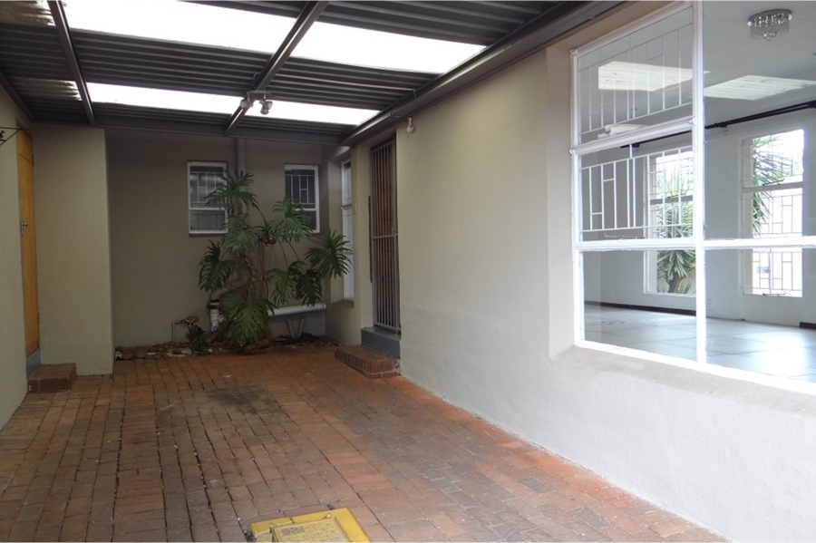 3 Bedroom Property for Sale in Die Hoewes Gauteng