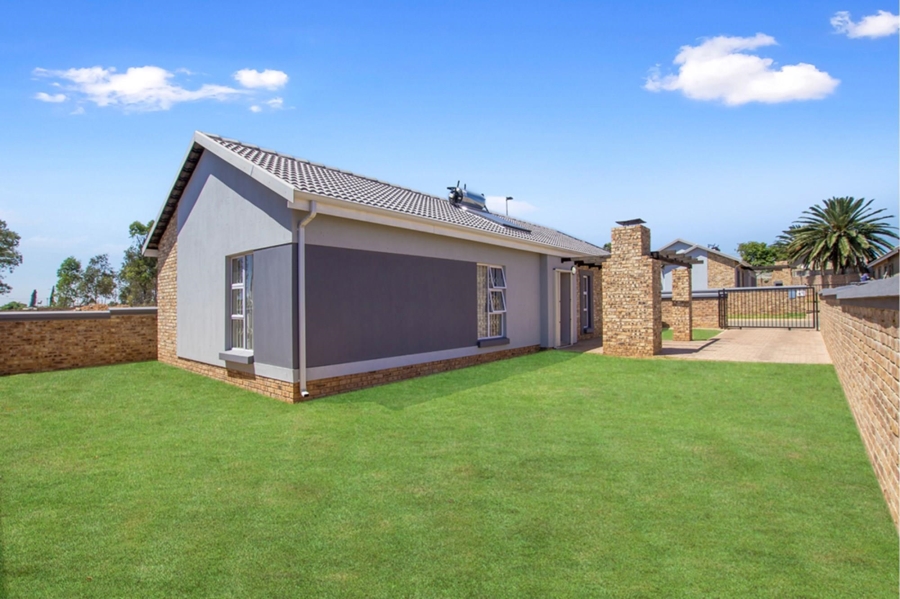 4 Bedroom Property for Sale in Roseacre Gauteng