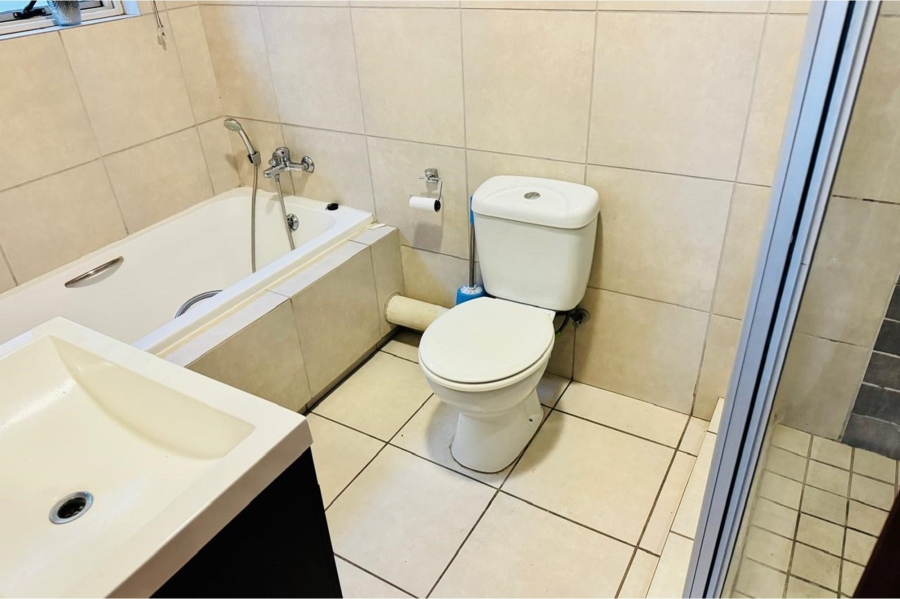 To Let 2 Bedroom Property for Rent in Noordwyk Gauteng