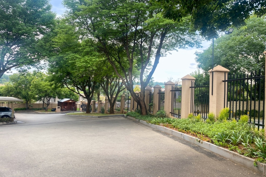 2 Bedroom Property for Sale in Sonneglans Gauteng