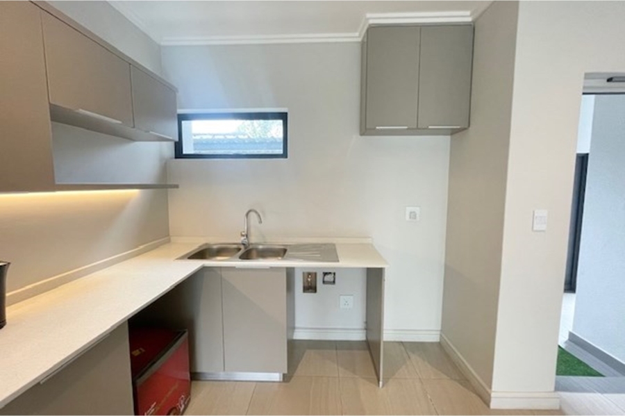 To Let 2 Bedroom Property for Rent in Bryanston East Gauteng