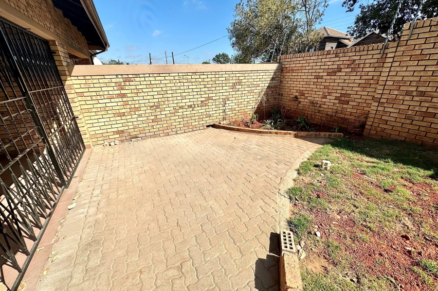 To Let 2 Bedroom Property for Rent in Ferndale Gauteng