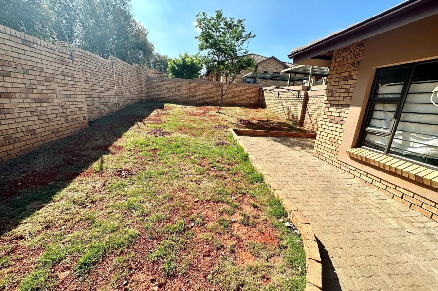 To Let 2 Bedroom Property for Rent in Ferndale Gauteng