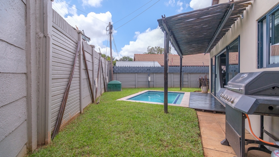 3 Bedroom Property for Sale in Rooihuiskraal Gauteng