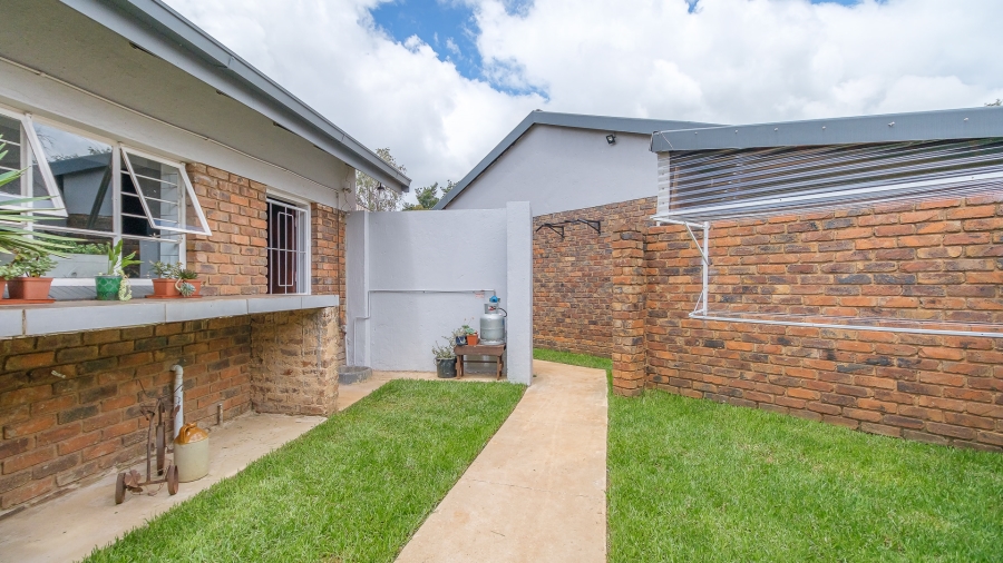 3 Bedroom Property for Sale in Rooihuiskraal Gauteng