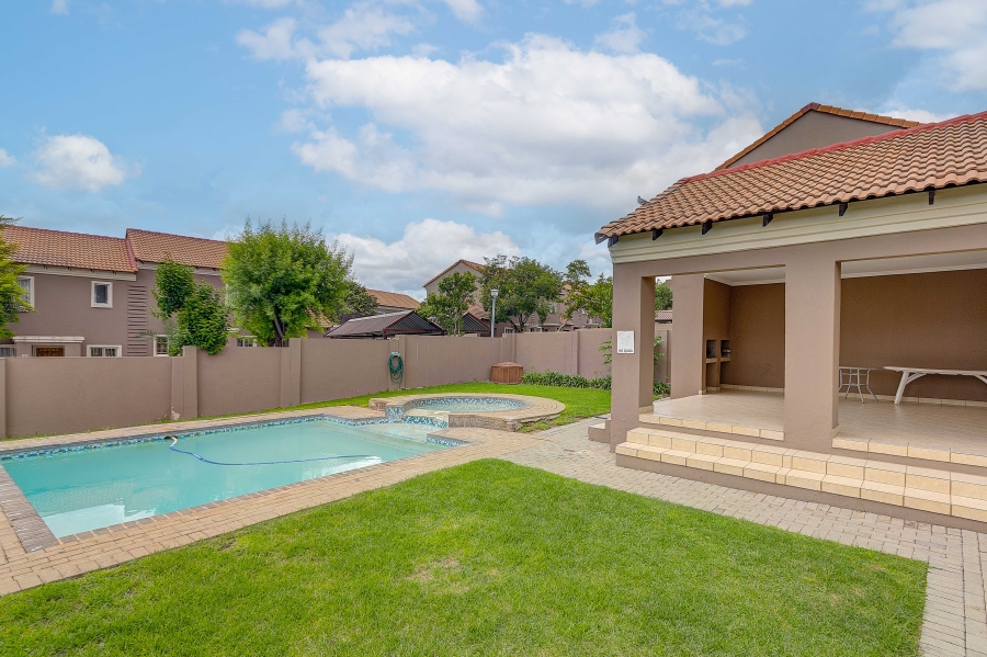 2 Bedroom Property for Sale in Halfway Gardens Gauteng