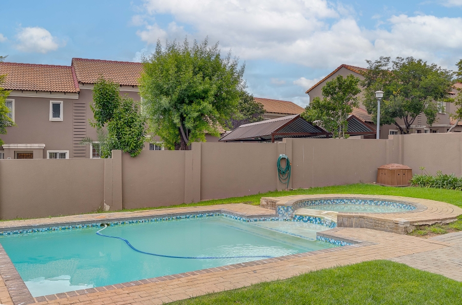 2 Bedroom Property for Sale in Halfway Gardens Gauteng