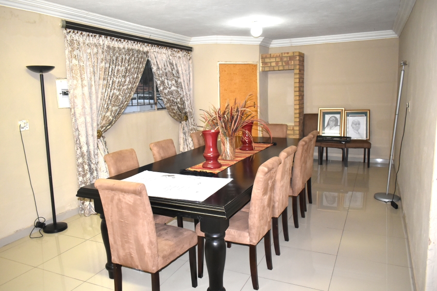 6 Bedroom Property for Sale in The Orchards Gauteng