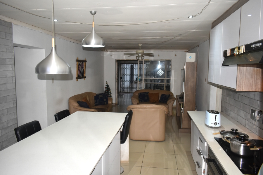 6 Bedroom Property for Sale in The Orchards Gauteng