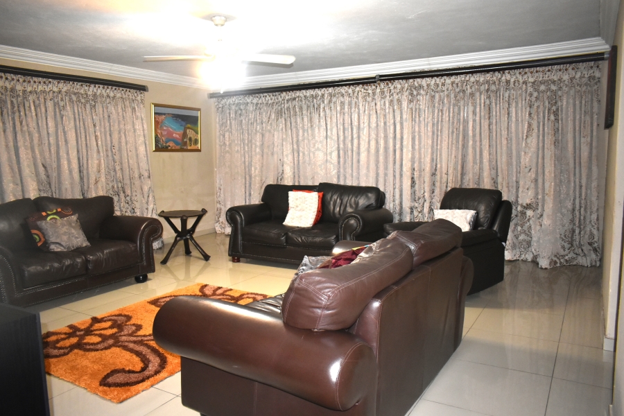 6 Bedroom Property for Sale in The Orchards Gauteng