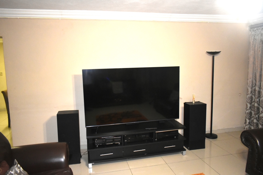 6 Bedroom Property for Sale in The Orchards Gauteng