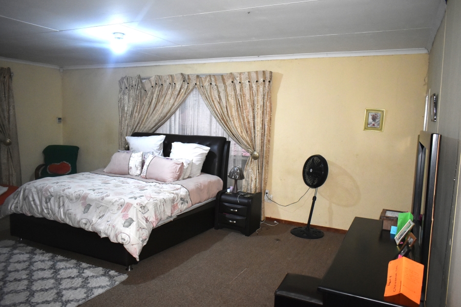 6 Bedroom Property for Sale in The Orchards Gauteng