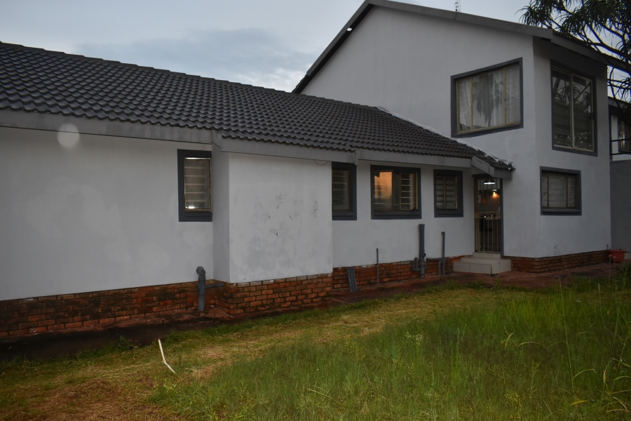 6 Bedroom Property for Sale in The Orchards Gauteng