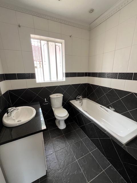 To Let 5 Bedroom Property for Rent in Senderwood Gauteng