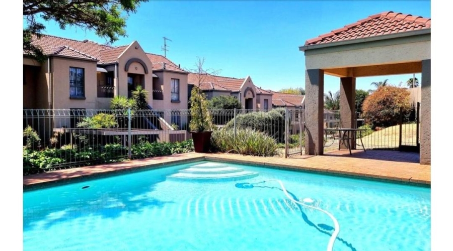 To Let 2 Bedroom Property for Rent in Florida Hills Gauteng