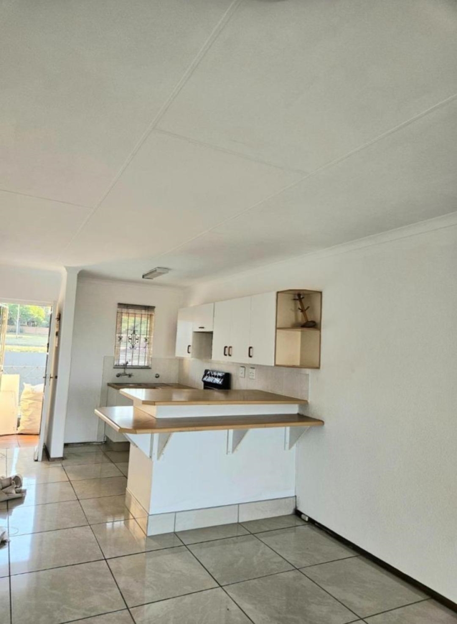 To Let 2 Bedroom Property for Rent in Florida Hills Gauteng