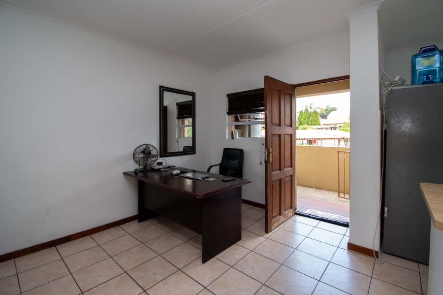 2 Bedroom Property for Sale in Sunninghill Gauteng