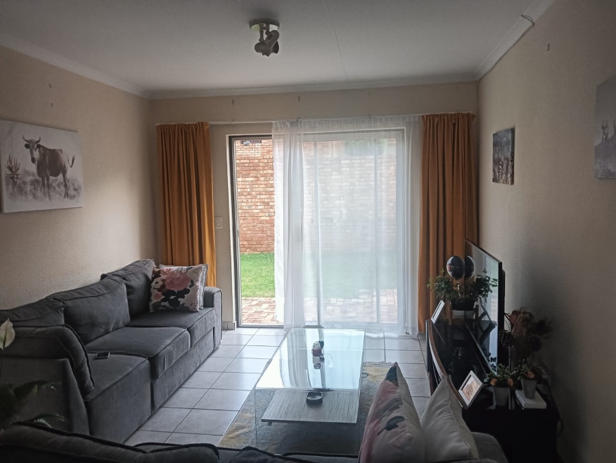 To Let 2 Bedroom Property for Rent in Halfway Gardens Gauteng
