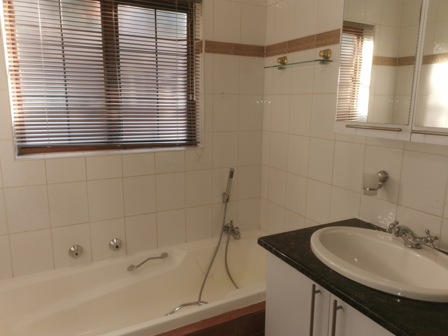 3 Bedroom Property for Sale in Little Falls Gauteng