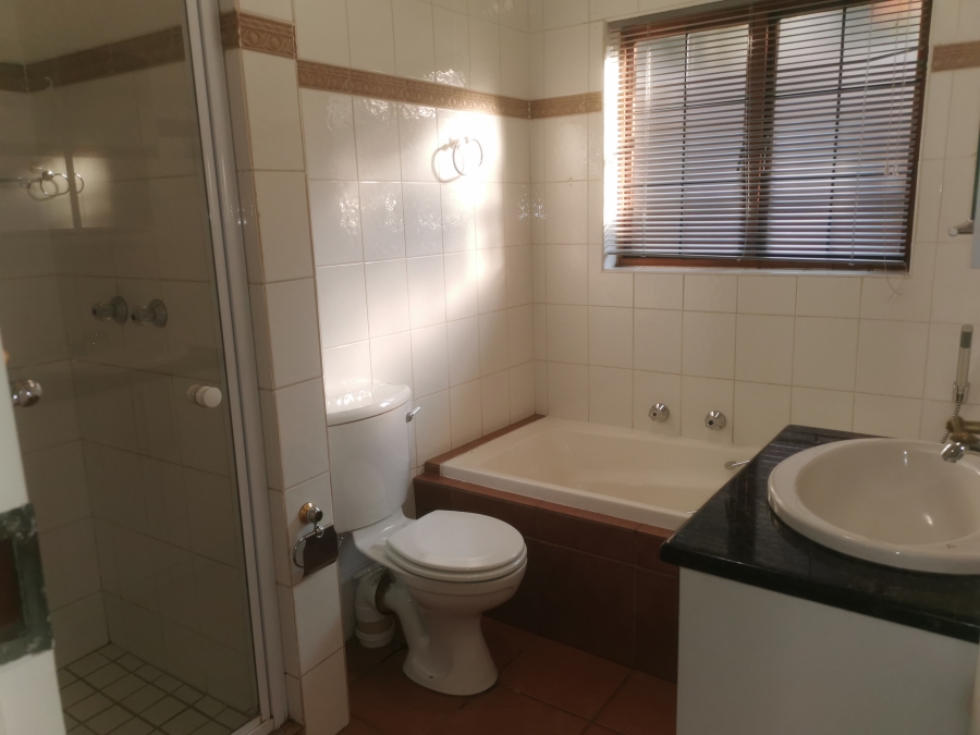 3 Bedroom Property for Sale in Little Falls Gauteng