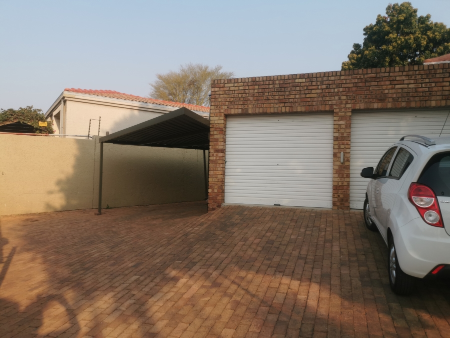 3 Bedroom Property for Sale in Little Falls Gauteng