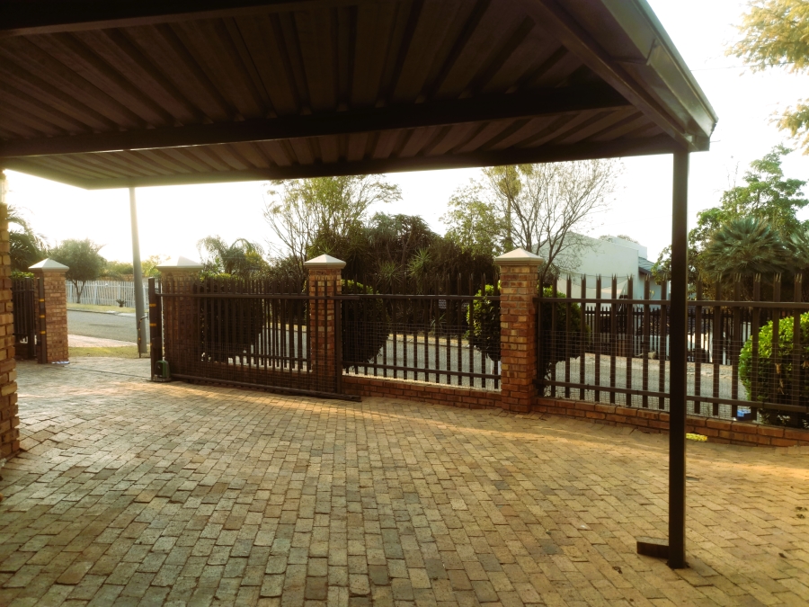 3 Bedroom Property for Sale in Little Falls Gauteng