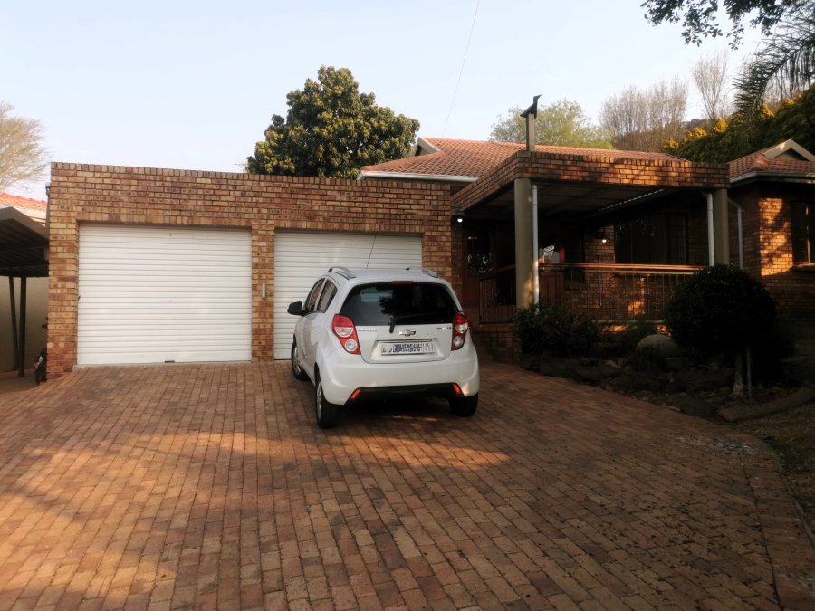 3 Bedroom Property for Sale in Little Falls Gauteng