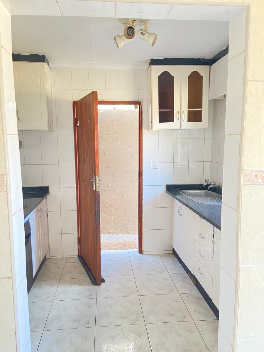 To Let 2 Bedroom Property for Rent in Protea Glen Gauteng