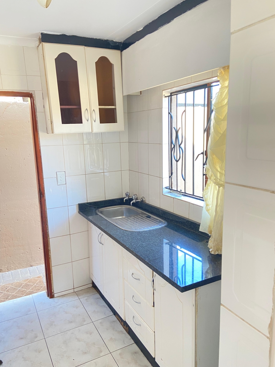 To Let 2 Bedroom Property for Rent in Protea Glen Gauteng