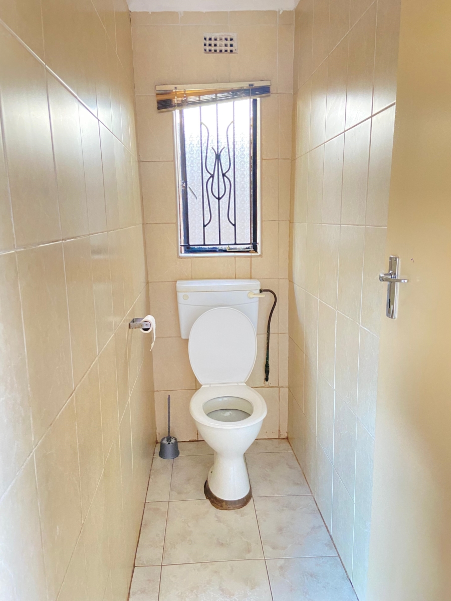 To Let 2 Bedroom Property for Rent in Protea Glen Gauteng